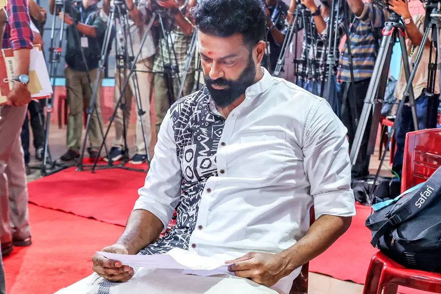 തിരുവനന്തപുരം കോർപ്പറേഷൻ കൗൺസിൽയോഗം വെള്ളിയാഴ്ച: അവധിക്ക് അപേക്ഷ നൽകി സുഗതൻ; അയോഗ്യത തടയാൻ നീക്കം