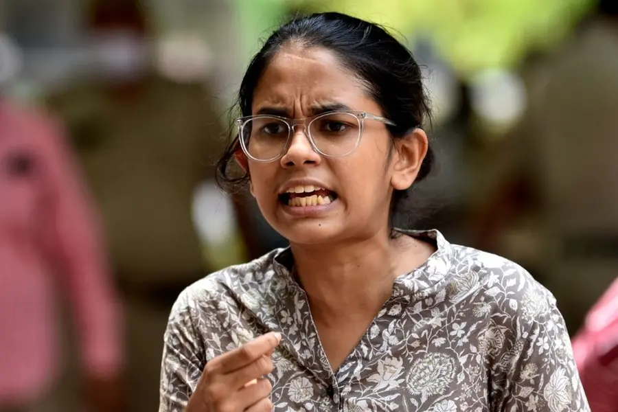 SFI നേതാവ് ഐഷി ഘോഷിനെ അറസ്റ്റുചെയ്യാൻ ഡൽഹി പോലീസ്; തടഞ്ഞ് നേതാക്കൾ, AKG ഭവനിൽ നാടകീയ രംഗങ്ങൾ