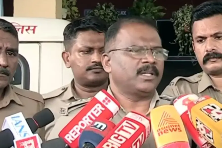 ആലുവയിൽനിന്ന് കാണാതായ 12-കാരിയെ പുണെയിൽ കണ്ടെത്തി; ഒപ്പമുണ്ടായിരുന്ന 25-കാരൻ കസ്റ്റഡിയിൽ