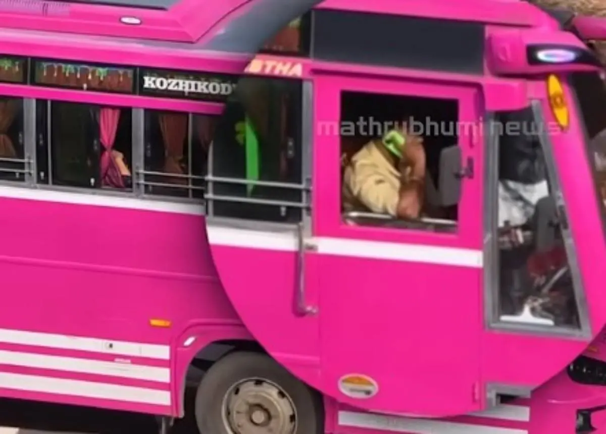 ഡ്രൈവർ ഫോൺ ഉപയോഗിക്കുന്ന ദൃശ്യം