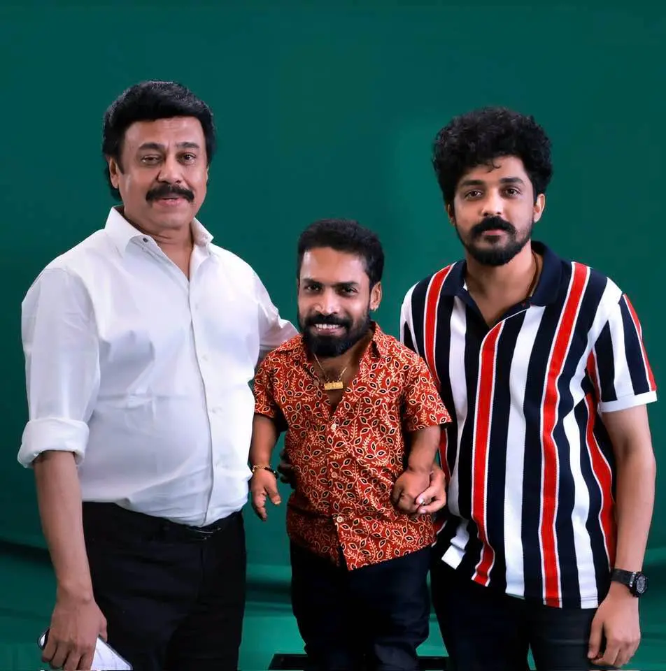 ഗിന്നസ് പക്രു, സാഗർ സൂര്യ എന്നിവർക്കൊപ്പം വിനയൻ | ഫോട്ടോ: Facebook