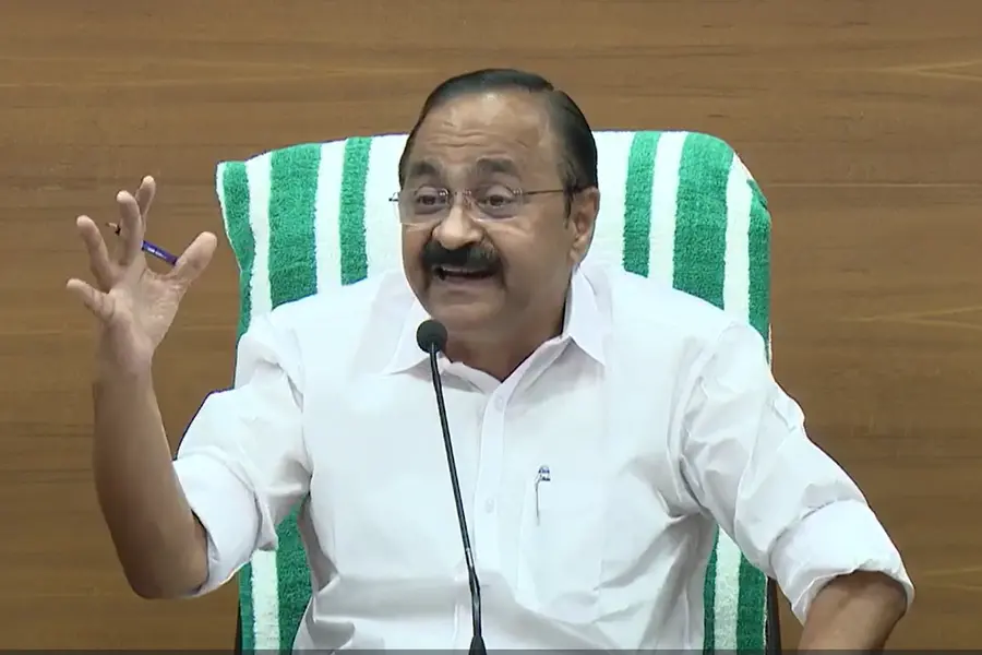 'മക്കൾ എന്നാണ് പറഞ്ഞത്, അതിൽ സ്ത്രീയും പുരുഷനും ഇല്ലേ'; സ്ത്രീവിരുദ്ധ പരാമർശമെന്ന ആരോപണത്തിൽ സതീശൻ