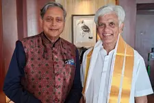 ‘ഇത് വിശ്വസിക്കാനാവുന്നില്ല’; ചർച്ചയായി തരൂരിന്റെ പോസ്റ്റ്, രണതുംഗയെ കണ്ട് അമ്പരന്ന് ആരാധകർ