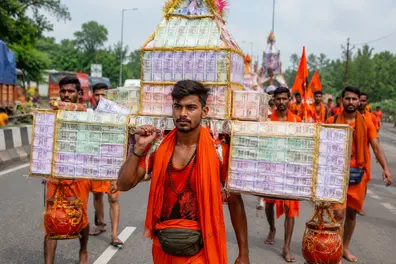 Kanwar Yatra 2026: Delhi devotee's Kanwar covered in currency notes goes viral