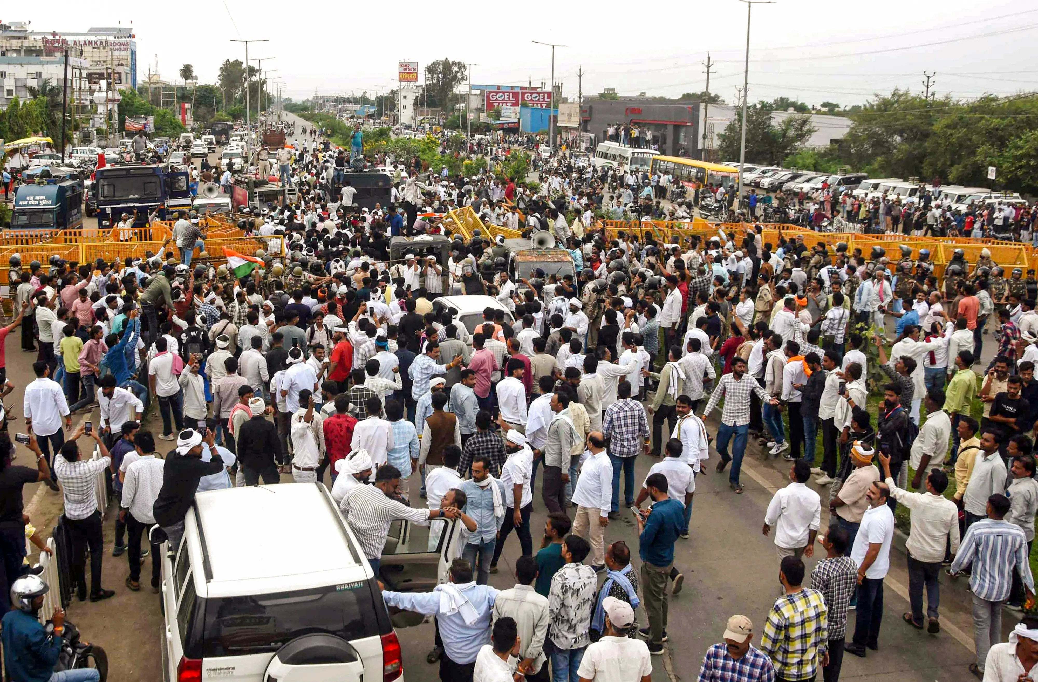 Farmers protest for 100% procurement of the moong crop at the MSP and related issues