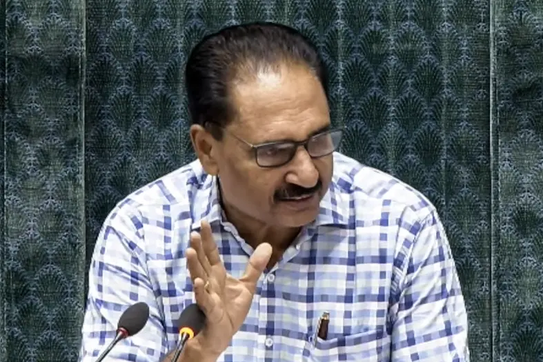 പി.എഫ്. പെൻഷൻ വെട്ടിക്കുറയ്ക്കലിനെതിരേ രൂക്ഷവിമർശനവുമായി പ്രേമചന്ദ്രൻ; യോഗം വിളിക്കാമെന്ന് കേന്ദ്രം