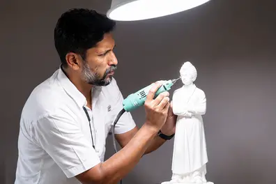 Mysuru sculptor Arun Yogiraj crafts special Vivekananda statue for PM Modi