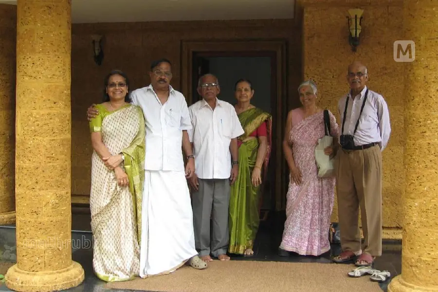'അശ്വതിയെ സിതാരയുടെ അടുക്കലൊന്ന് കൊണ്ടുപോകണം, വത്സല മുൻകൈയെടുത്ത് ചെയ്യുമല്ലോ.' എം.ടി പറഞ്ഞു
