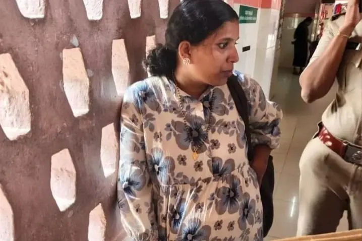 ജയിലിലുള്ള ഭർത്താവിന് നൽകാൻ വെളിച്ചെണ്ണ കുപ്പിയിൽ ഹാഷിഷ് ഓയിൽ; പ്രസവവാർഡിലെ കൂട്ടിരിപ്പുകാരി പിടിയിൽ