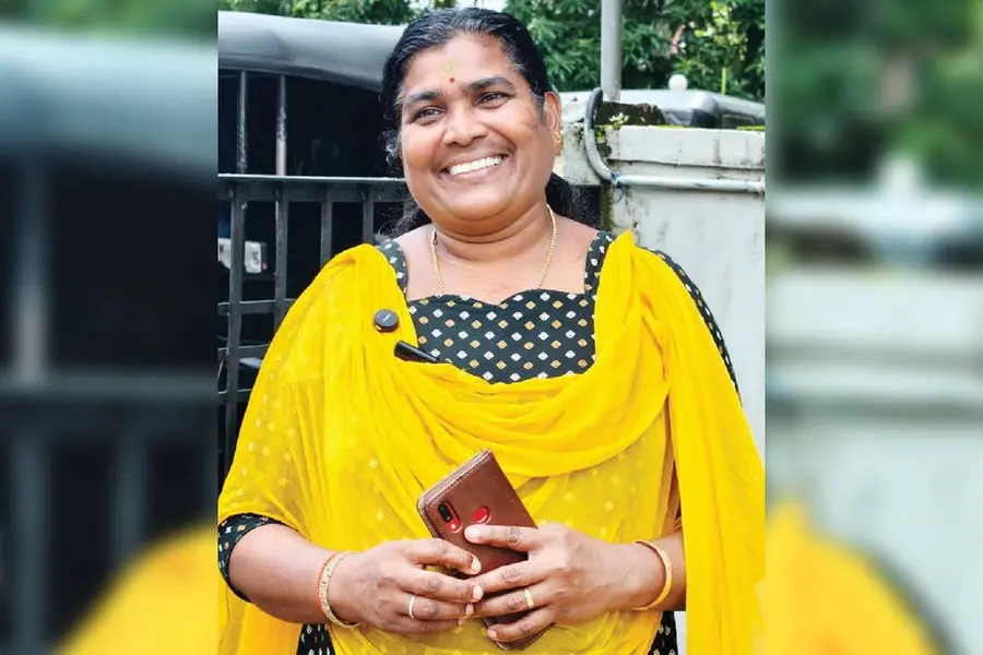 തിരിച്ചുപിടിച്ചത് രണ്ടുജീവൻ; വാടകവീട്ടിൽ പ്രസവിച്ച യുവതിക്ക് കരുതലായി ആശവർക്കർ നന്ദകുമാരി