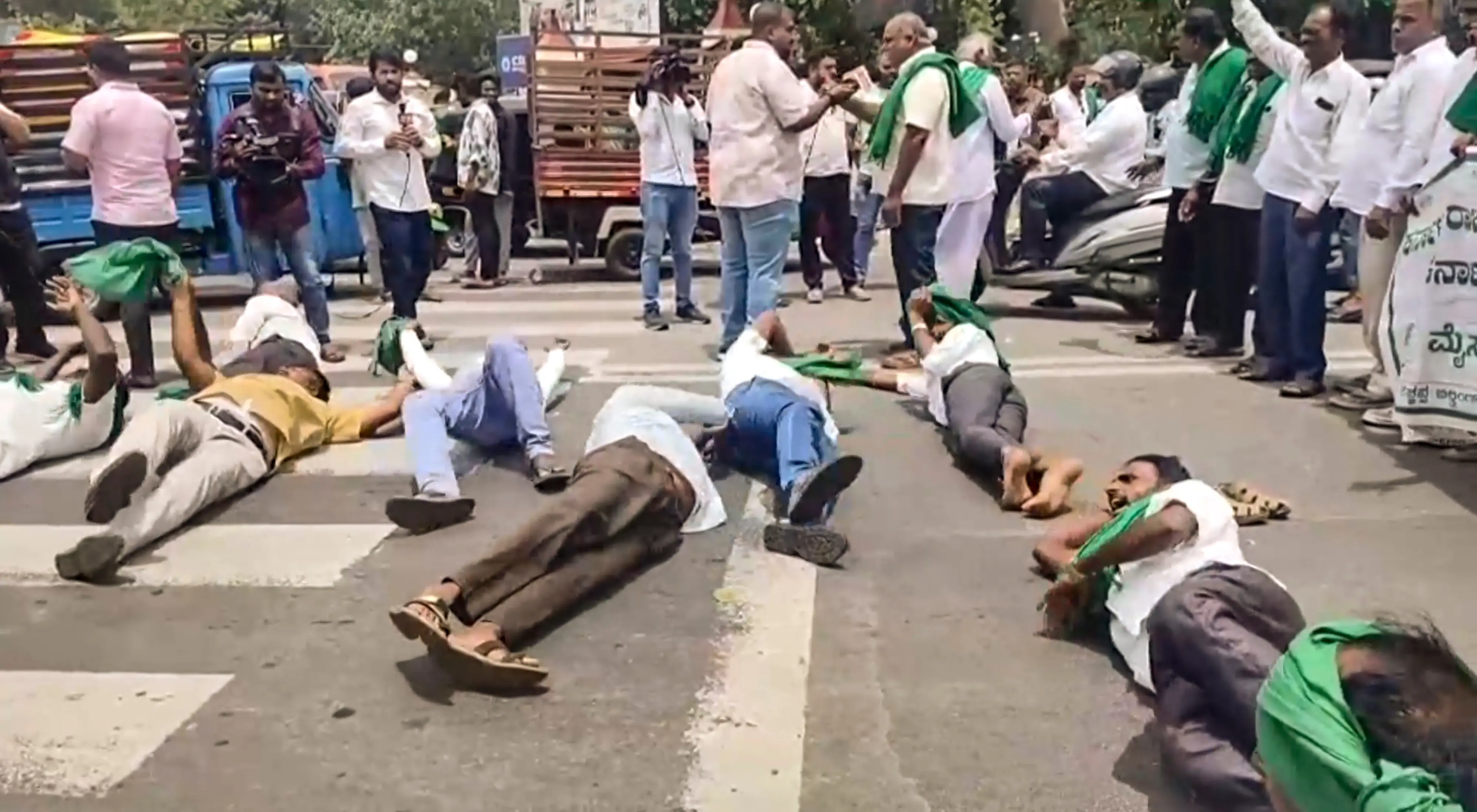 കാവേരി നദീജല തര്ക്കവുമായി ബന്ധപ്പെട്ട് മൈസൂരുവില് നടന്ന പ്രതിഷേധത്തില്നിന്ന്| ഫോട്ടോ:PTI