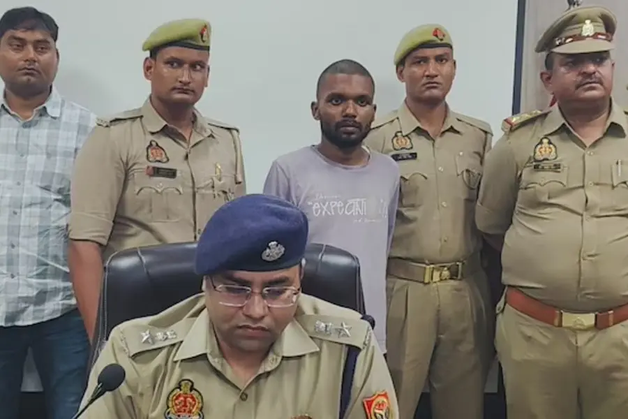 കസിന്റെ കാമുകിയെ സ്വന്തമാക്കാൻ കൊലപാതകം; 20-കാരനെ തല്ലിക്കൊന്ന് പെട്രോളൊഴിച്ച് കത്തിച്ച് 21-കാരൻ