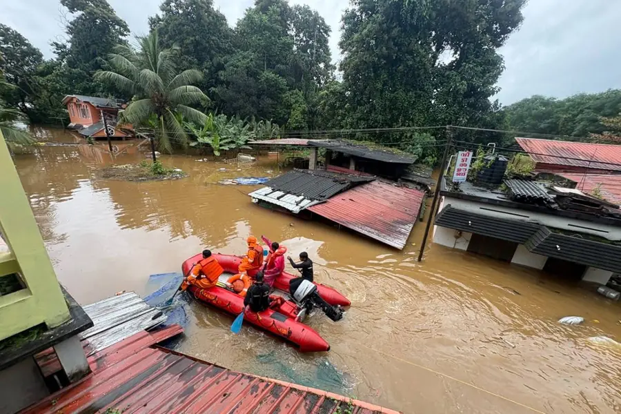 കോട്ടയത്ത് കനത്ത നാശനഷ്ടം; മരിച്ചവരുടെ കുടുംബത്തിന് അടിയന്തരധനസഹായം, വ്യാപാരികൾക്ക് നഷ്ടപരിഹാരം