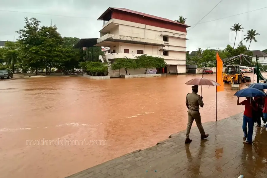 അതിശക്തമായ മഴ തുടരും; 12 ജില്ലകളിൽ ഞായറാഴ്ച ഓറഞ്ച് അലർട്ട് പ്രഖ്യാപിച്ചു
