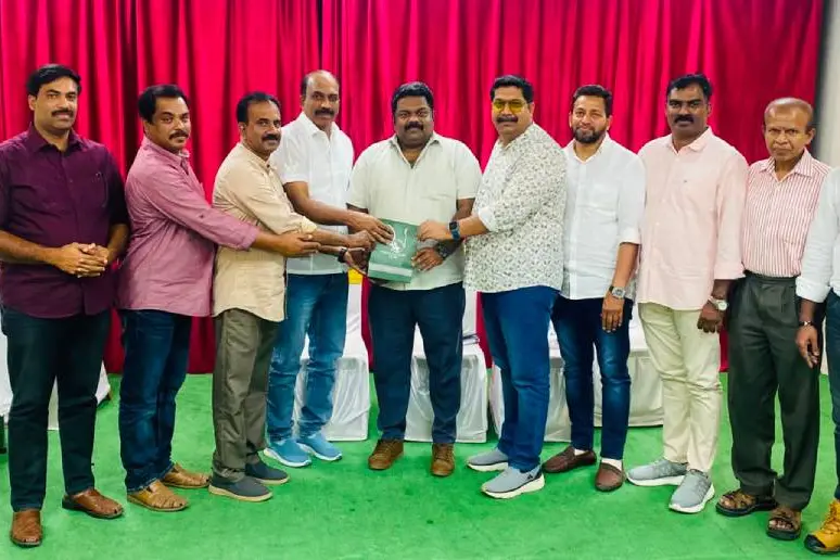 ബഹ്റൈനിലെ കലാ, സാംസ്കാരിക പ്രവർത്തകൻ ദീപക് തണലിന് യാത്രയയപ്പ് നൽകി