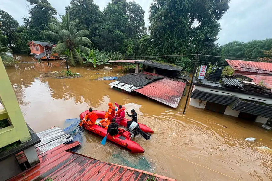 കേരളത്തിൽ അസാധാരണ കാലാവസ്ഥാ സാഹചര്യം; കലിതുള്ളി പെയ്ത് പെരുംമഴ, മഴക്കെടുതിയിൽ പൊലിഞ്ഞത് 8 ജീവനുകൾ