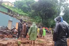 ശിവമോഗയിൽ വീടിന് മുകളിലേക്ക് മണ്ണിടിഞ്ഞുവീണു; മൂന്ന് വയസ്സുകാരനുൾപ്പെടെ മൂന്ന് പേർക്ക് ദാരുണാന്ത്യം