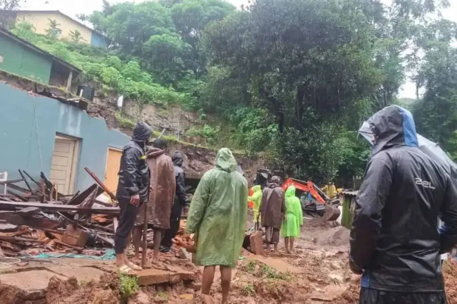 ശിവമോഗയിൽ വീടിന് മുകളിലേക്ക് മണ്ണിടിഞ്ഞുവീണു; മൂന്ന് വയസ്സുകാരനുൾപ്പെടെ മൂന്ന് പേർക്ക് ദാരുണാന്ത്യം