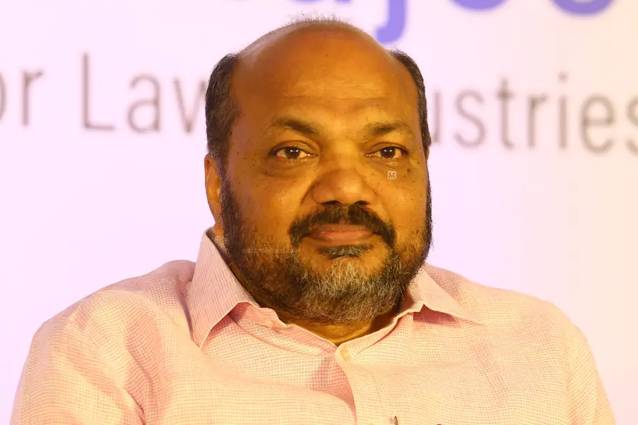 \"കാറിലെ പെട്രോൾ ലാഭിക്കാനായിരിക്കും മുഖ്യമന്ത്രി ഹെലികോപ്റ്റർ ഉപയോഗിച്ചത്\"; പരിഹാസവുമായി പി രാജീവ്