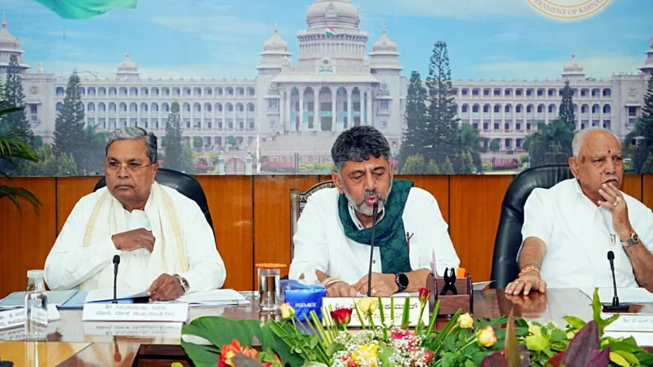സർവകക്ഷി യോഗത്തിൽ സിദ്ധരാമയ്യ, ഡി.കെ. ശിവകുമാർ, ബി.എസ്. യെദിയൂരപ്പ എന്നിവർ | Photo: ANI
