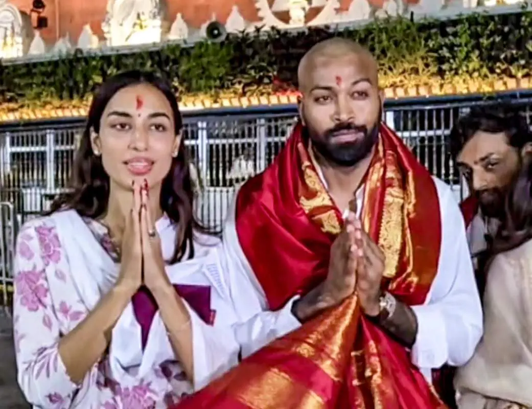 ഹാര്ദിക് പാണ്ഡ്യ കാമുകിക്കൊപ്പം തിരുപ്പതി ക്ഷേത്രദര്ശനം നടത്തിയപ്പോള് | Photo: PTI