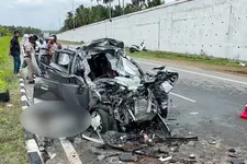 പൊള്ളാച്ചിയിൽ നിർത്തിയിട്ട ലോറിക്ക് പിന്നിൽ കാറിടിച്ച് അപകടം; ഒരു കുടുംബത്തിലെ 4 പേരടക്കം 5 മരണം