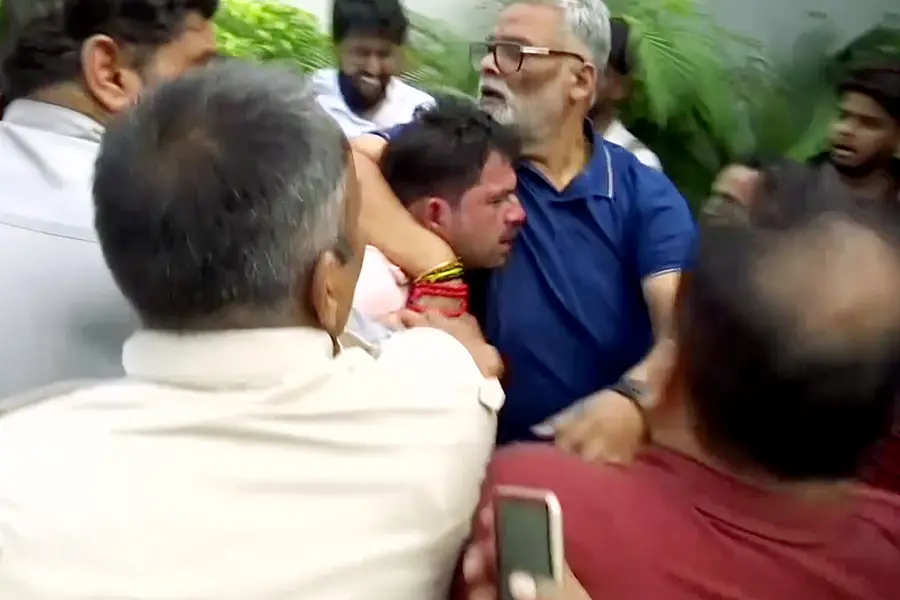 വാർത്താസമ്മേളനത്തിനിടെ പപ്പു യാദവിന് നേരെ ആക്രമണം; പ്രതികൾ പിടിയിൽ, വധശ്രമമെന്ന് പപ്പു യാദവ്