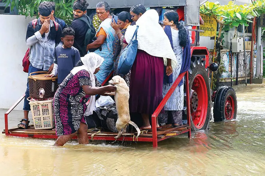 പ്രളയഭീതി ഒഴിഞ്ഞിട്ടില്ല; 11 ജില്ലകളിൽ അവധി, ആറ് ഡാമുകളിൽ റെഡ് അലർട്ട്