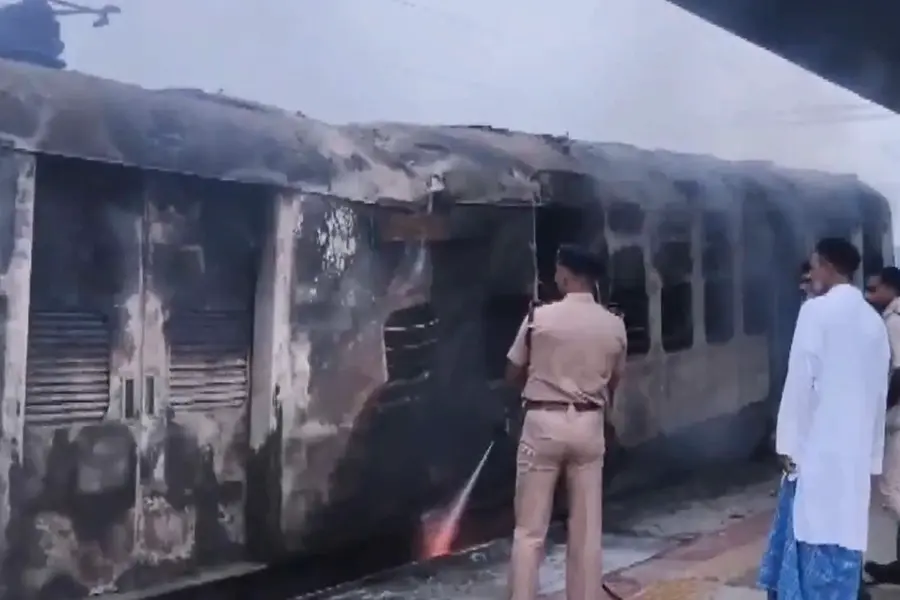 Fire damaged coaches in Samastipur-Saharsa MEMU train