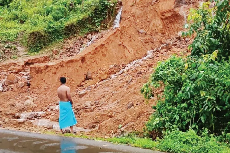 അശാസ്ത്രീയ നിർമാണം, പ്രകൃതിചൂഷണം: ദുരന്തനിഴലിൽ പേടിച്ചുവിറച്ച് വാഗമൺ; വിവിധ സ്ഥലങ്ങളിൽ മണ്ണിടിച്ചിൽ