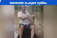 പരാതി പറഞ്ഞ നാട്ടുകാർ ഞെട്ടി! ട്രാൻസ്‌ഫോർമർ കാണിക്കാൻ വള്ളം തുഴഞ്ഞ് എൻജിനീയർ