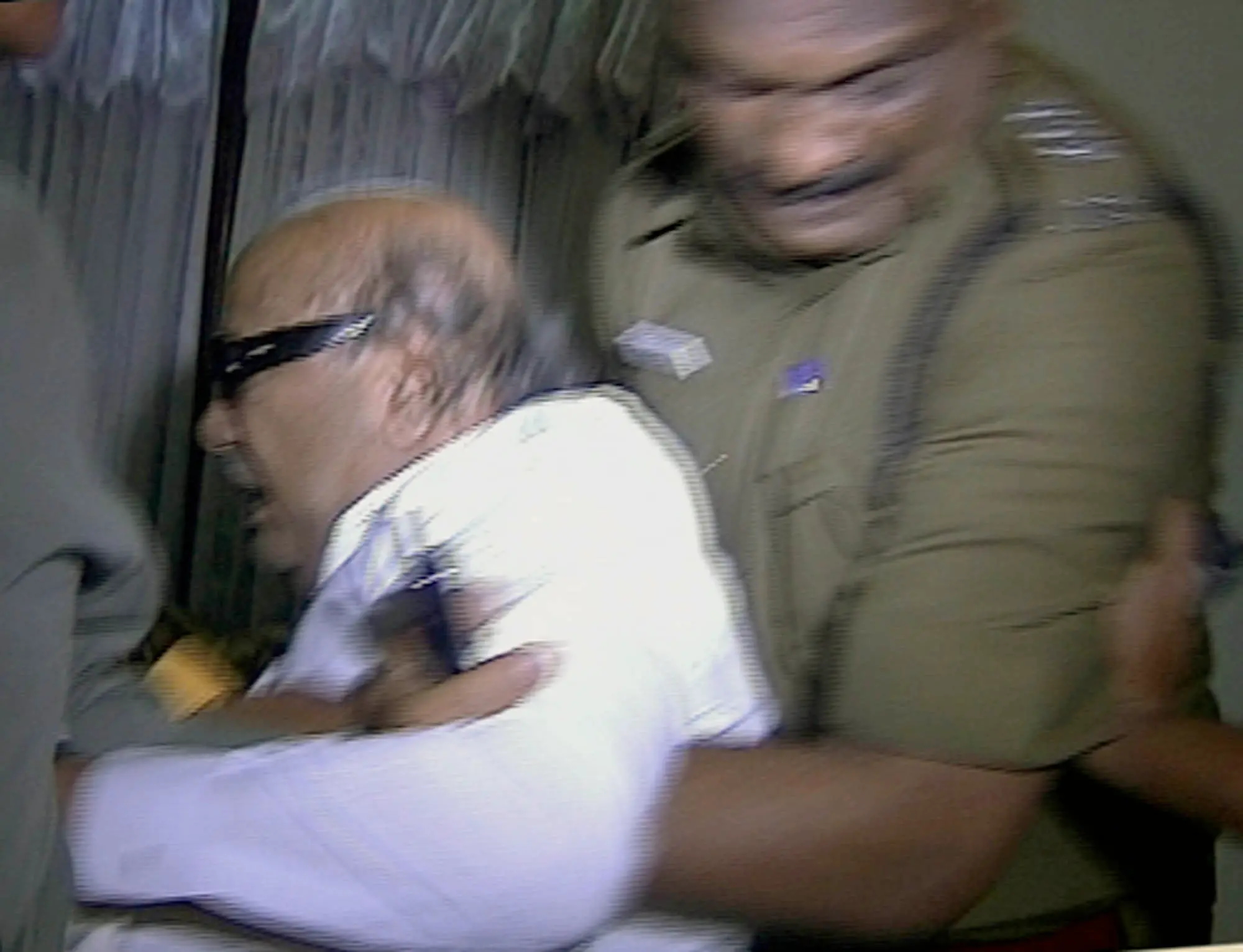 കരുണാനിധിയെ അറസ്റ്റ് ചെയത് കൊണ്ടുപോകുന്നു| AFP