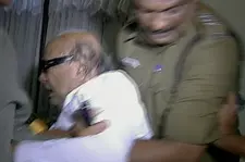 വലിച്ചിഴക്കപ്പെട്ട കരുണാനിധി, മർദ്ദനമേറ്റ മാരൻ, മതിൽ ചാടിയ CBI; അറസ്റ്റുകളിലെ സിനിമാ സ്റ്റൈൽ