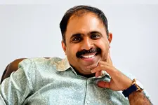 അബിൻ വർക്കി എംഎൽഎയ്ക്ക് കാറപകടത്തിൽ പരിക്ക്