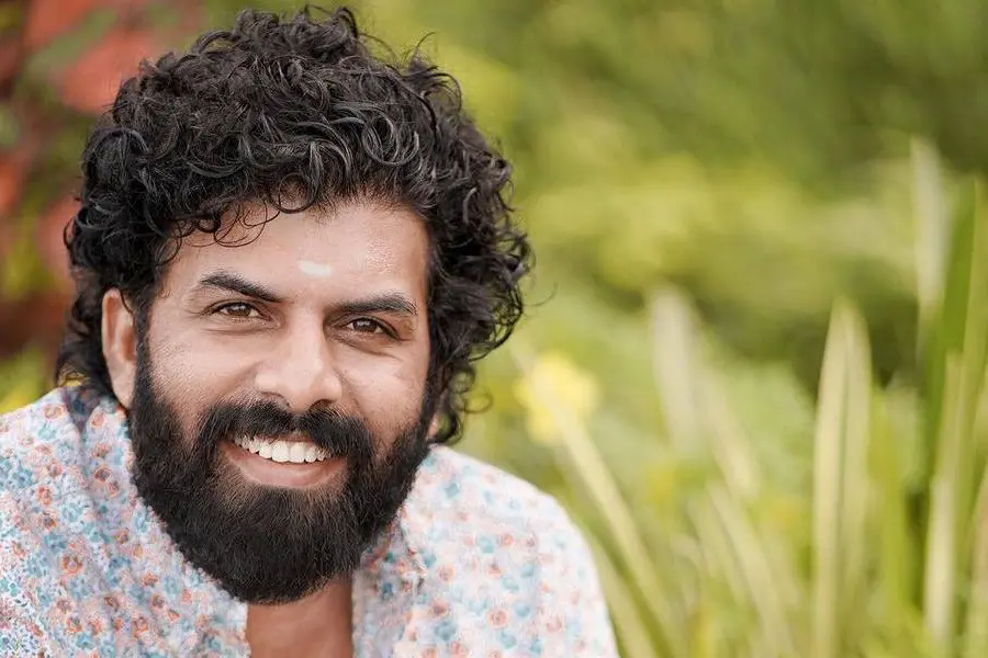 ആൽക്കഹോളിക് വെതർ?, അതോ കേന്ദ്രത്തിനെതിരായ പ്രതിഷേധമോ?; എഥനോളിന്റെ രാസസൂത്രവാക്യവുമായി സണ്ണി വെയ്ൻ