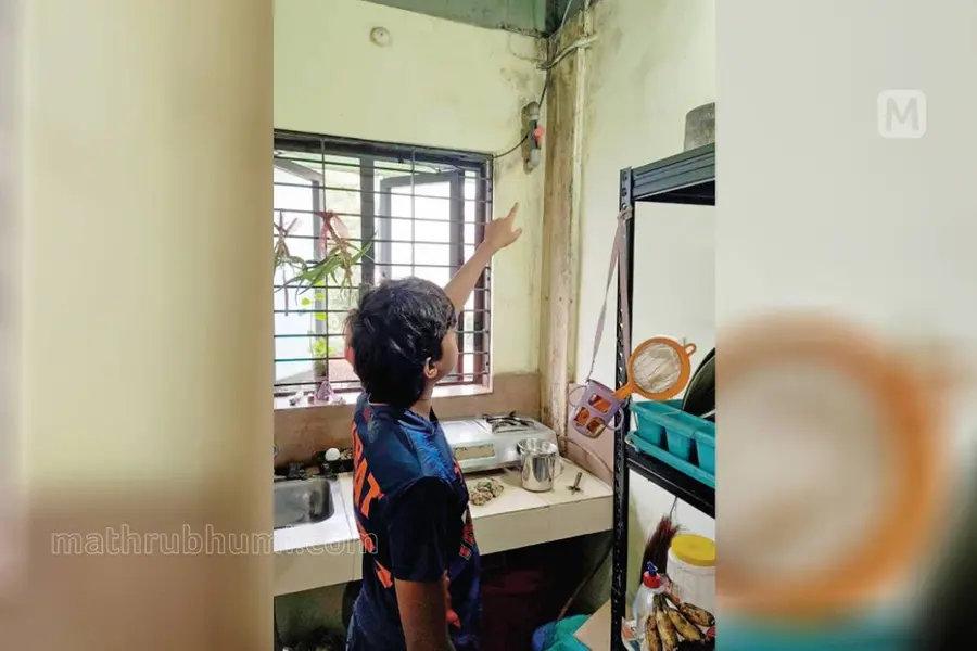 ‘സ്കൂൾ ബാഗിനും പുസ്തകത്തിനും ചീത്ത മണമാണ്, എങ്ങനെ പഠിക്കാൻ പോകും?’: ദുരിതത്തിലായി 65 കുട്ടികൾ