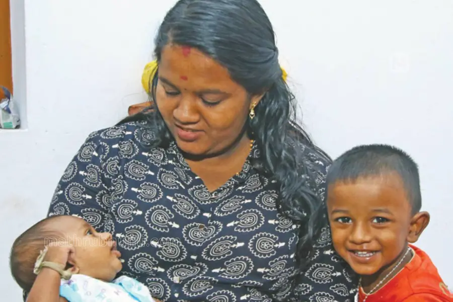 പ്രസവമടുത്തപ്പോൾ ഉരുൾഭയത്തിൽ ഇടുക്കിവിട്ടു, കുട്ടനാടൻ വെള്ളം ക്യാമ്പിലാക്കി
