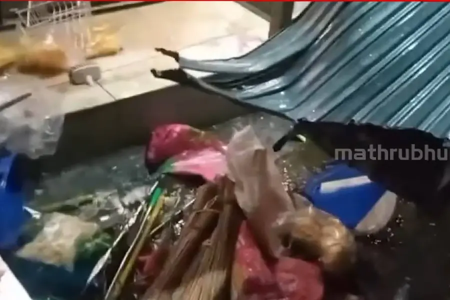 അതിരപ്പിള്ളിയിൽ കാട്ടാന ആക്രമണം; പലചരക്ക് കട തകർത്ത് പഴങ്ങളും സാധനങ്ങളും അകത്താക്കി, ജനങ്ങൾ ഭീതിയിൽ