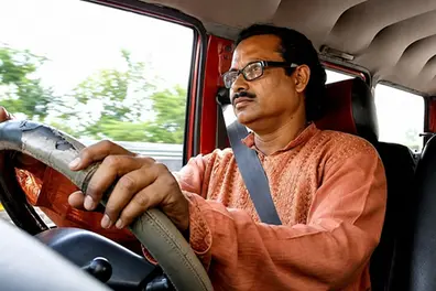 Kolkata driver hasn't honked in 25 years, says Jibanananda Das inspired the change