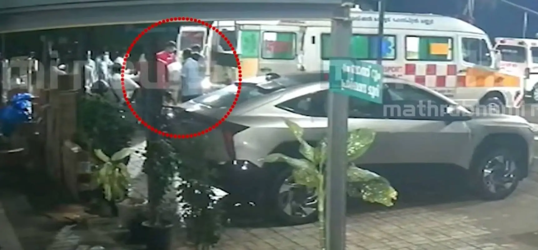CCTV footage of Rajesh's body being shifted to an ambulance | Photo: screengrab/mathrubhumi news