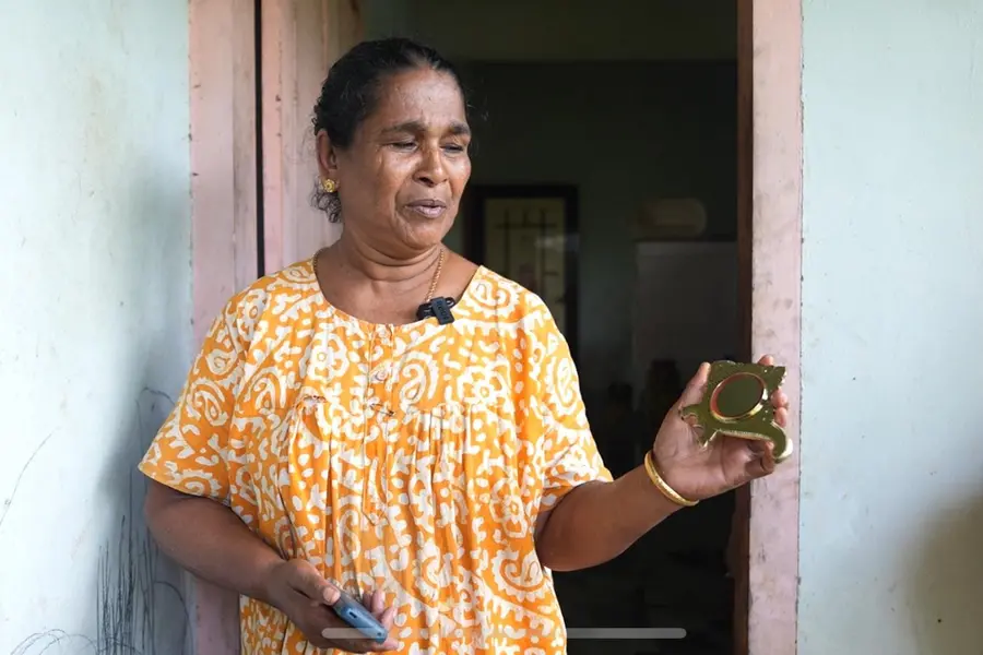ആറന്മുള കണ്ണാടിയിലൂടെ ജീവിതം; മഴയിൽ ഉപജീവനമാർഗം പ്രതിസന്ധിയിലായി കുടുംബം