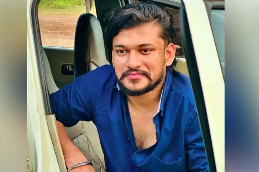 അർജുൻ ആയങ്കിയുടെ സുഹൃത്തുക്കൾ കസ്റ്റഡിയിൽ; ആയങ്കിയെ പിടിക്കാൻ നെട്ടോട്ടമോടി പോലീസ്
