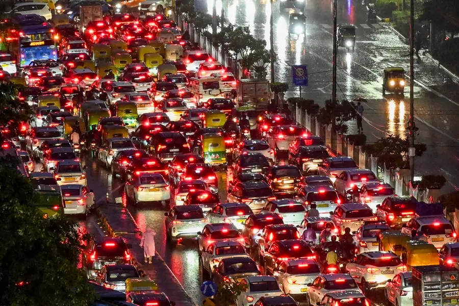 delhi rain traffic