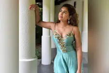 'എന്റെ ആത്മാവിനെ ചേർത്തുപിടിച്ച്' ഇൻസ്റ്റഗ്രാം ഡിലീറ്റ് ചെയ്ത കെനിഷ;മൂന്നുമാസത്തിനുശേഷം തിരിച്ചെത്തി