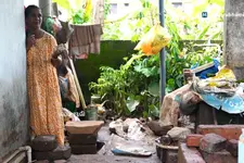 'ഇനി എങ്ങനെ മുന്നോട്ട്?'; മഴക്കെടുതിയിൽ പണിശാല തകർന്ന് ആറന്മുള കണ്ണാടി നിർമ്മാതാക്കൾ ദുരിതത്തിൽ
