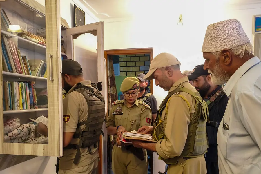 ജമ്മു കശ്മീരിൽ ജമാഅത്തെ ഇസ്ലാമി കേന്ദ്രങ്ങളിൽ റെയ്ഡ്; 27 ഇടങ്ങളിൽ പരിശോധന