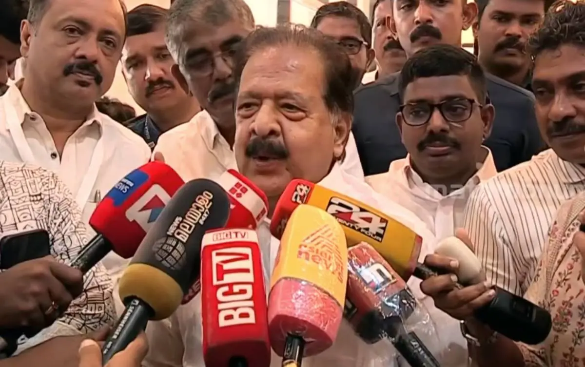 Kerala Home Minister Ramesh Chennithala speaking to media | Photo: screengrab/mathrubhumi news