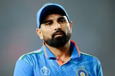 ‘യുവ്‌രാജ്‌ കസേരയിൽ കയറി നിന്ന് സംസാരിക്കാൻ പറഞ്ഞു, ചിലപ്പോൾ ടീം തോറ്റാലും ധവാൻ ഉറക്കെ ചിരിക്കും’