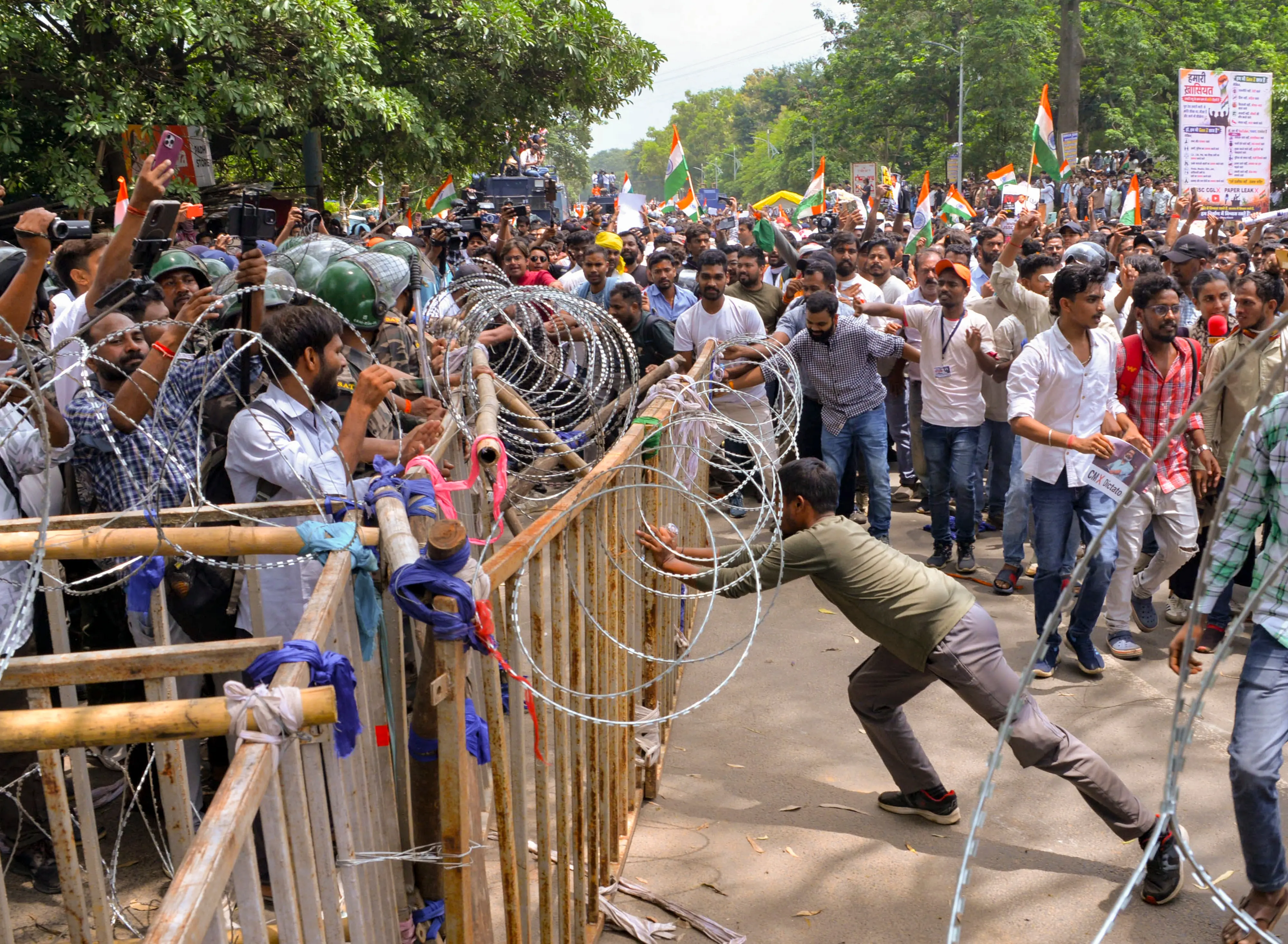 Security personnel stand guard as people march towards Jharkhand Assembly | PTI
