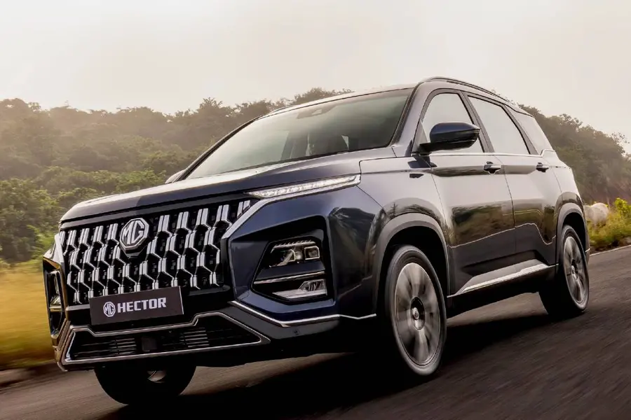 ഇന്ത്യയിലെ ആദ്യ ഇന്റർനെറ്റ് SUV-യുടെ കുതിപ്പിന് ഏഴ് വയസ്; ആഘോഷം കളറാക്കാൻ കൈനിറയെ ഓഫറുകൾ